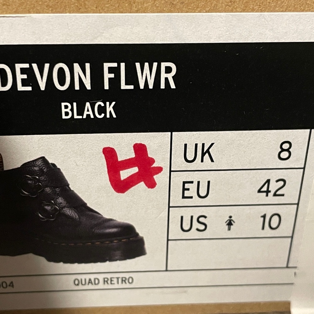 Dr. Martens Devon Flower Boots women’s - Picture 9 of 9